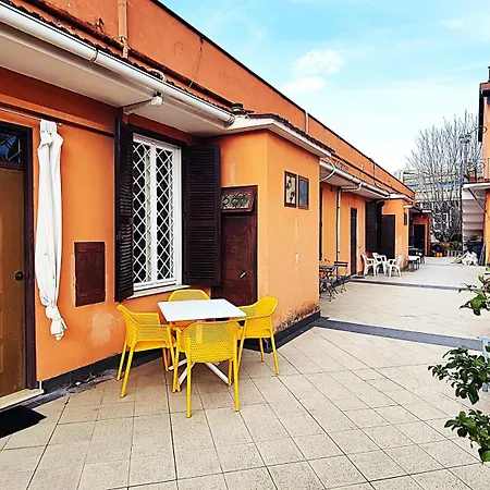 Elegante Con Terrazzino A San Lorenzo Rome